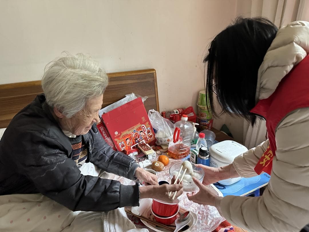 独居老人在家摔倒，九亭这个社区多方合力用心照护