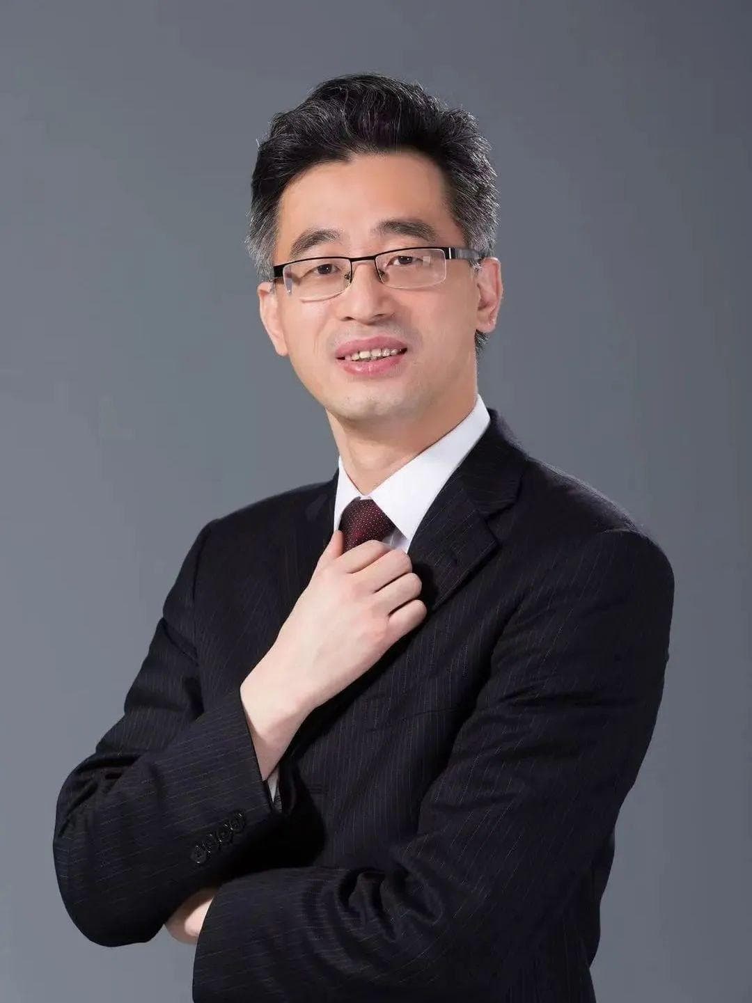 华山医院吴文育、沈云东荣获2024“上海医务工匠”