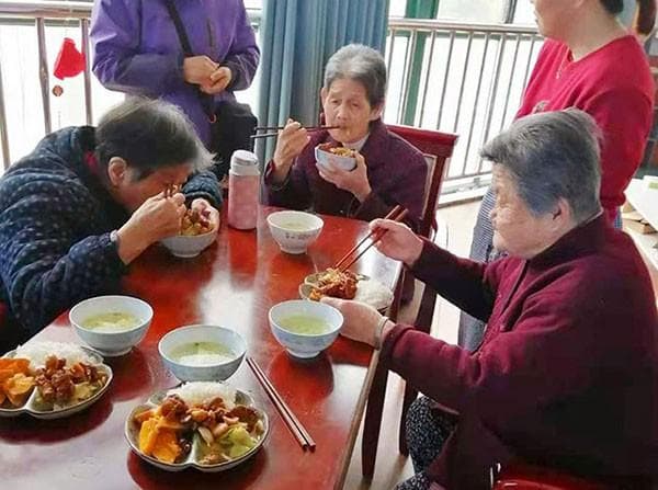 无为养老院中的温情故事：陪伴与关怀如何重塑晚年生活