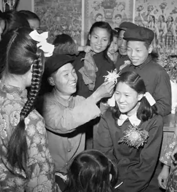 34张怀旧老照片：生产队时期没有手机，农民每天晚上都干了些什么