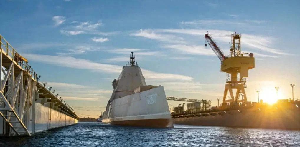 美国海军的尴尬：DDG-1000型拆舰炮装垂发，高超音速导弹却卡住了