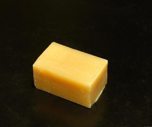 使用硫磺皂作为面部清洁，应该考虑哪些因素？