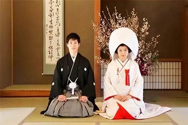 为什么日本盛行兄妹结婚，我国却禁止近亲结婚？看完解开多年疑惑