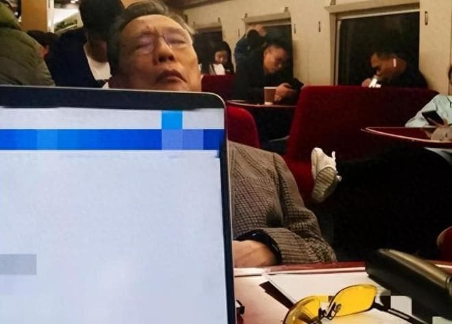 1984年叶剑英病危，中央急召钟南山来援助：这是医疗界的淮海战役