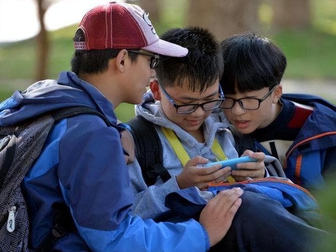 青少年手机成瘾的背后，究竟隐藏着什么？