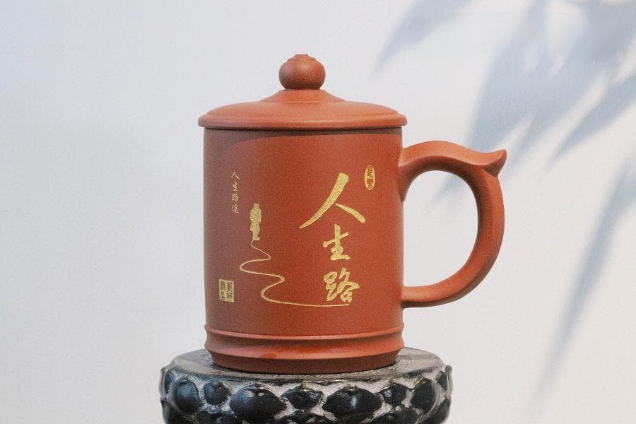 紫砂盖杯泡茶指南：选对茶具，泡出茶韵