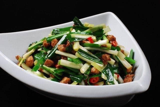 蒜蓉韭菜花的制作技巧：一道清香可口的家常菜