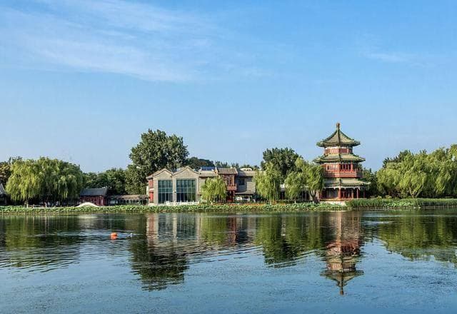 北京后海和什刹海是一个地方吗？小白请进