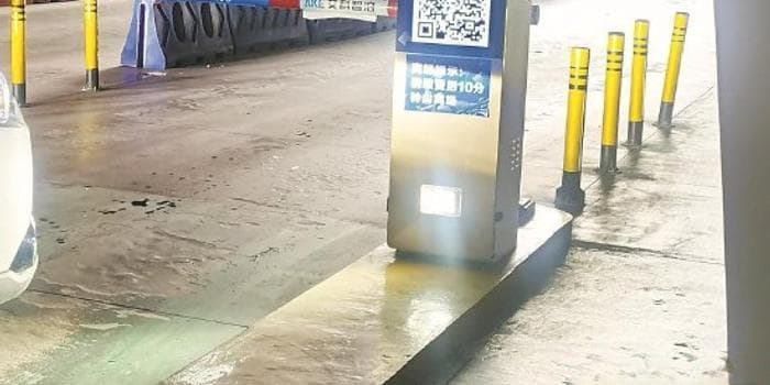 广州南站快速接客区：停车不到一小时被收80元