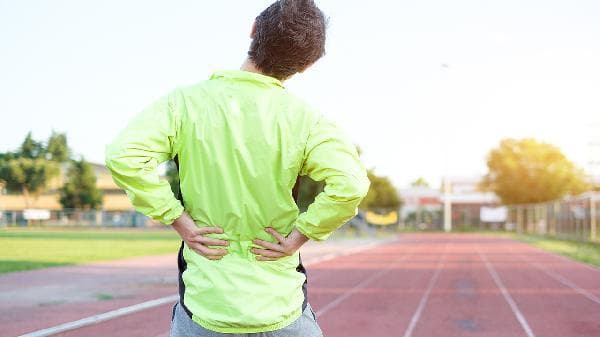 腰椎盘突出导致脚麻头晕？原因、治疗与预防全解析
