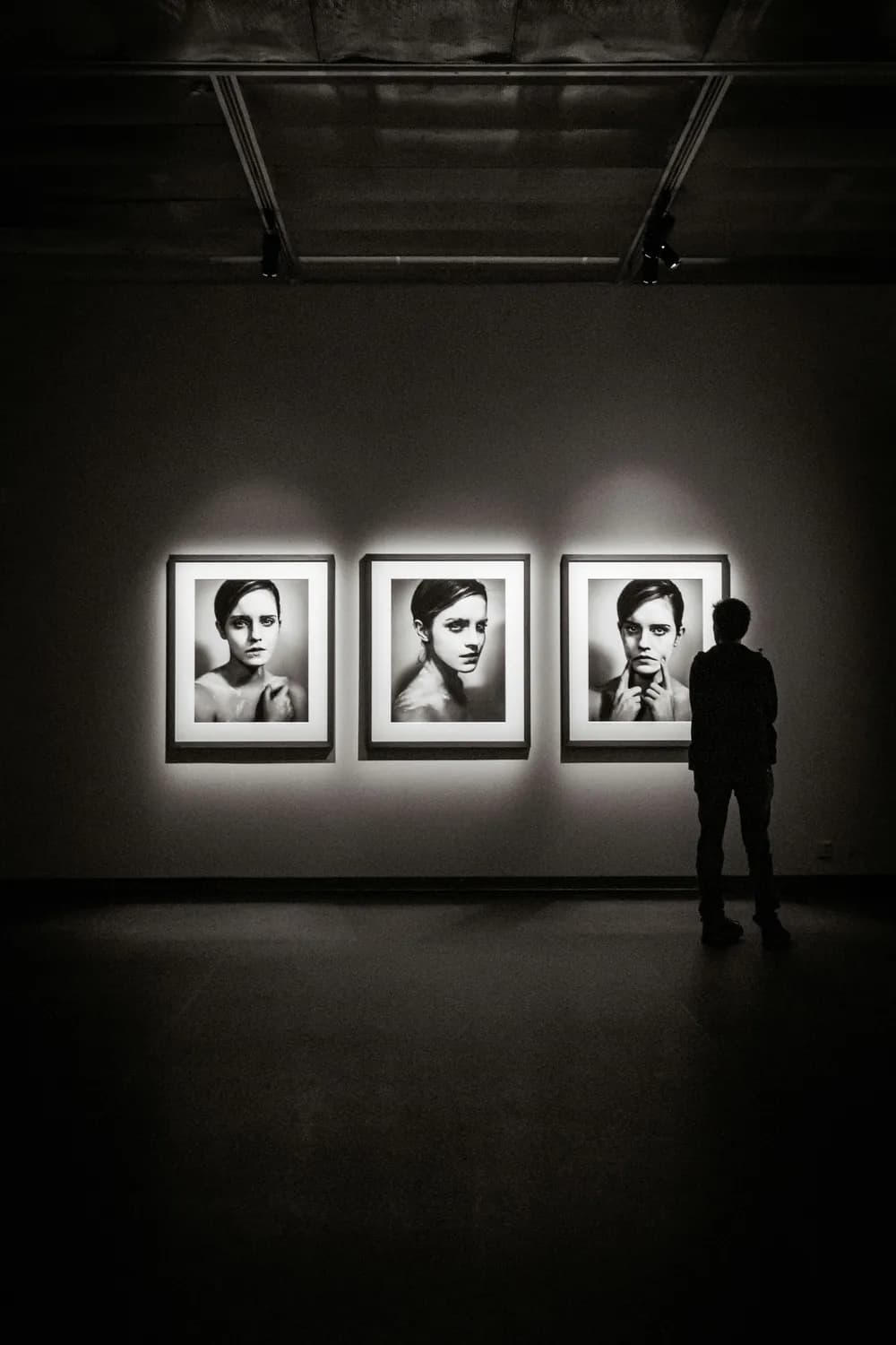 “香港·晨”：周润发个展30幅作品将全部义卖
