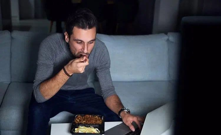 研究证实：晚餐时间不当会增加高血压风险50%