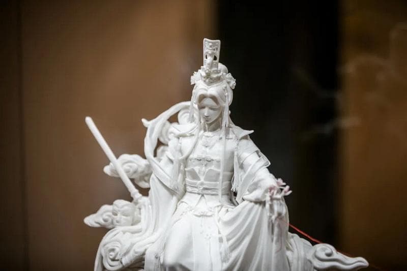 《天官赐福》白瓷像亮相上海艺术展
