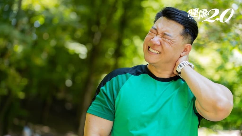 感冒也会导致落枕？医生提醒：这样做能有效预防