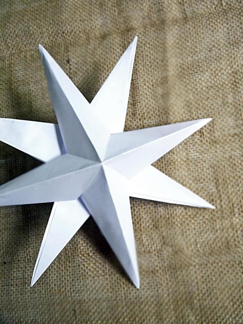 手工制作的纸质星星--为初学者提供的三个步骤的大师班