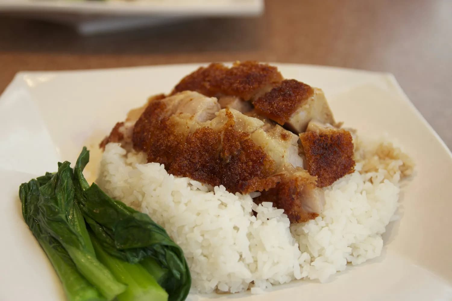 营养师提醒：卤肉饭虽美味，但这些人群要少吃！