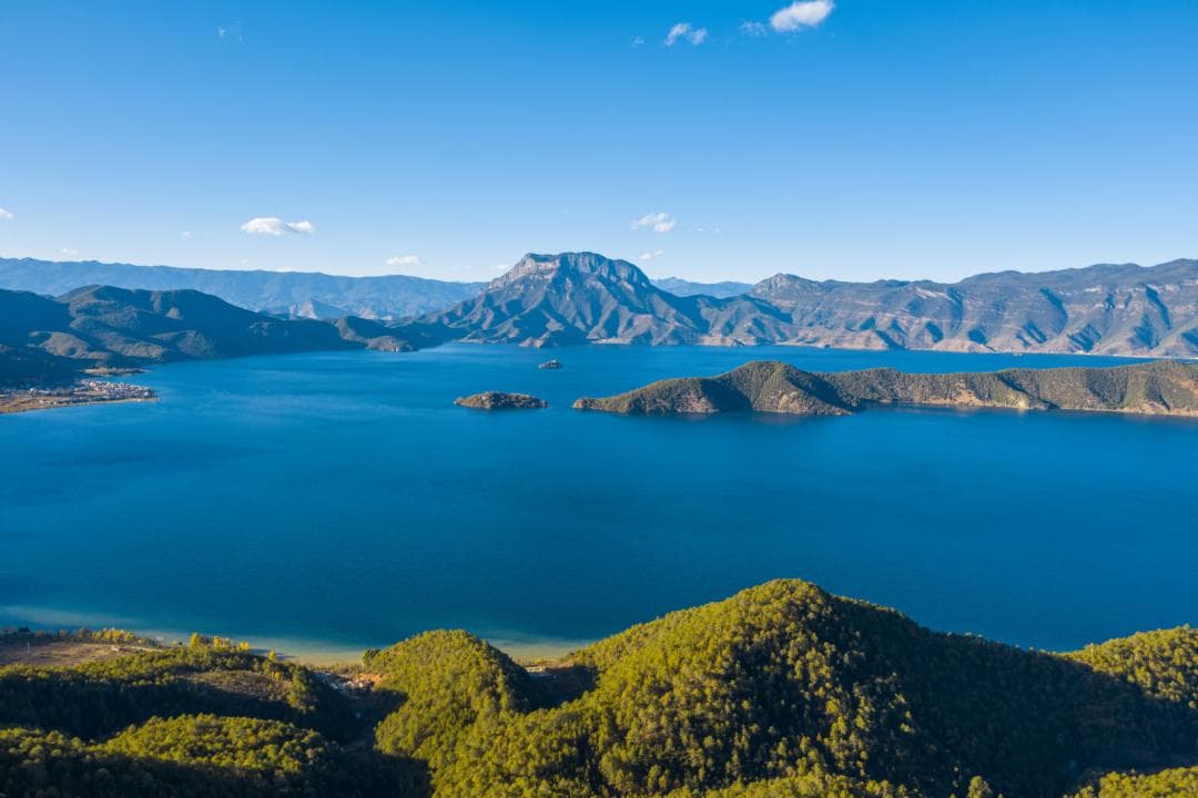 打卡格姆女神山，俯瞰泸沽湖全景
