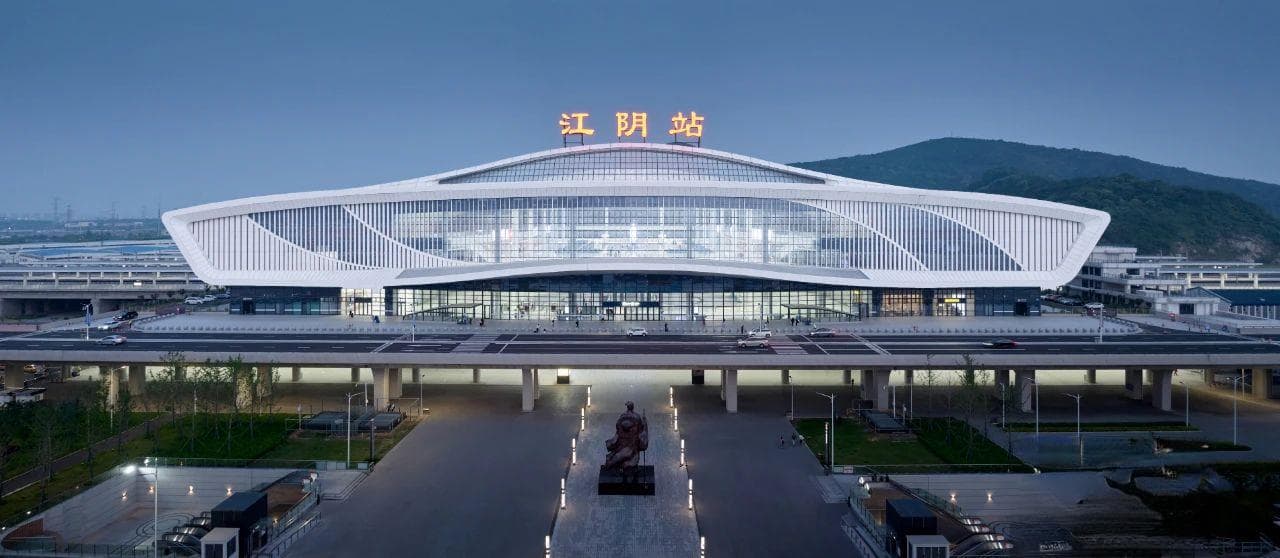 中国高铁站房：从“追赶”到“领跑”的华丽转身