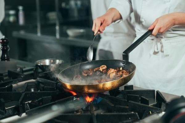 厨房油烟味太重？掌握这7个小技巧，从此告别油烟味