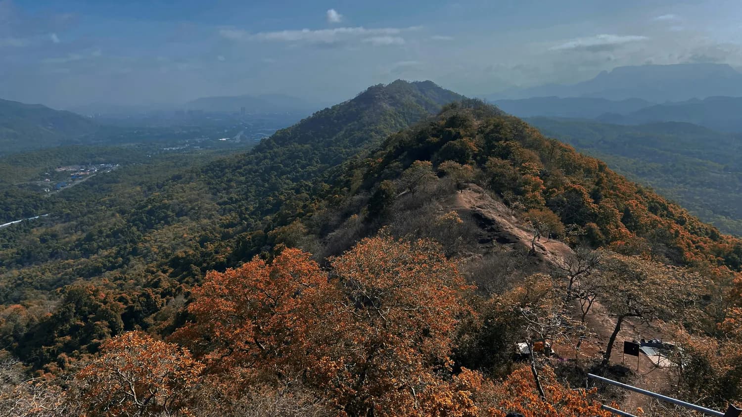 五指山市秋游正当时，避开高温享受清凉