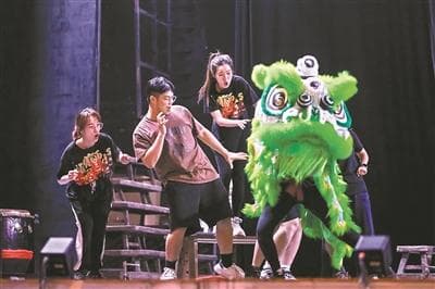 陈小春主演《雄狮少年》首演，音乐剧创新演绎岭南醒狮