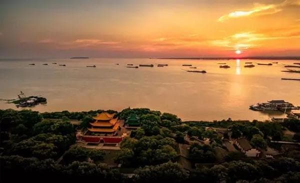 岳阳旅游攻略：领略巴陵胜状的湖光山色 | 湖南岳阳自由行指南