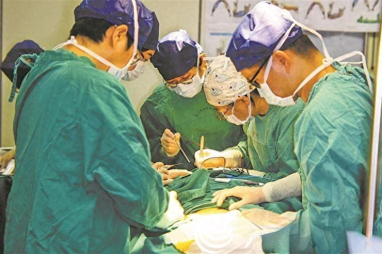 日吸烟超40支，“老烟枪”患牙龈癌！医生提醒：牙龈“长包”不等于“上火”