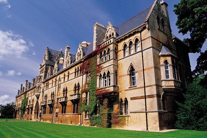 2025英国大学留学一年多少钱