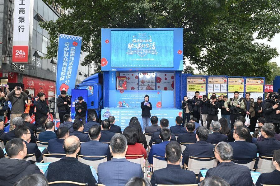 重庆金融监管局发布十大非法金融中介警示案例，揭露贷款中介、征信修复等骗局套路
