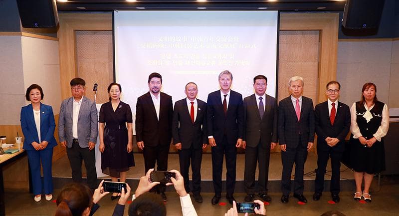“交相辉映”展亮相首尔，中韩时装艺术交流30年回顾