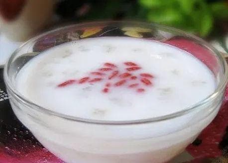 燕窝干烹饪指南：四种营养美味的做法，从炖蛋到炖奶