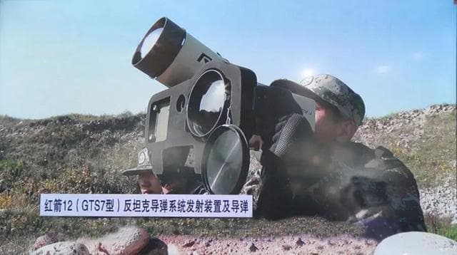 红箭-12导弹：发射后垂直爬升灌顶打击，让敌军坦克有来无回