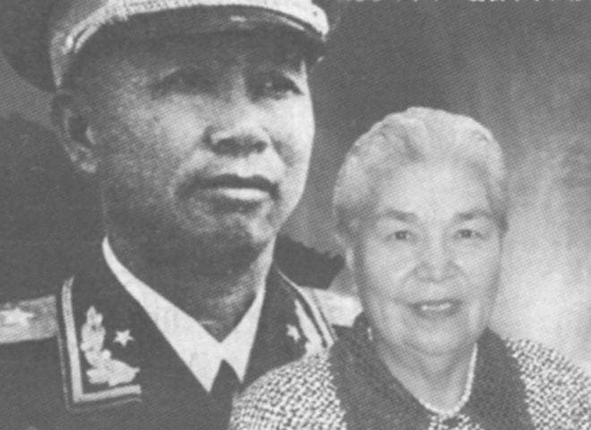 刘亚楼临终让妻子改嫁，翟云英：我完成遗愿不改嫁