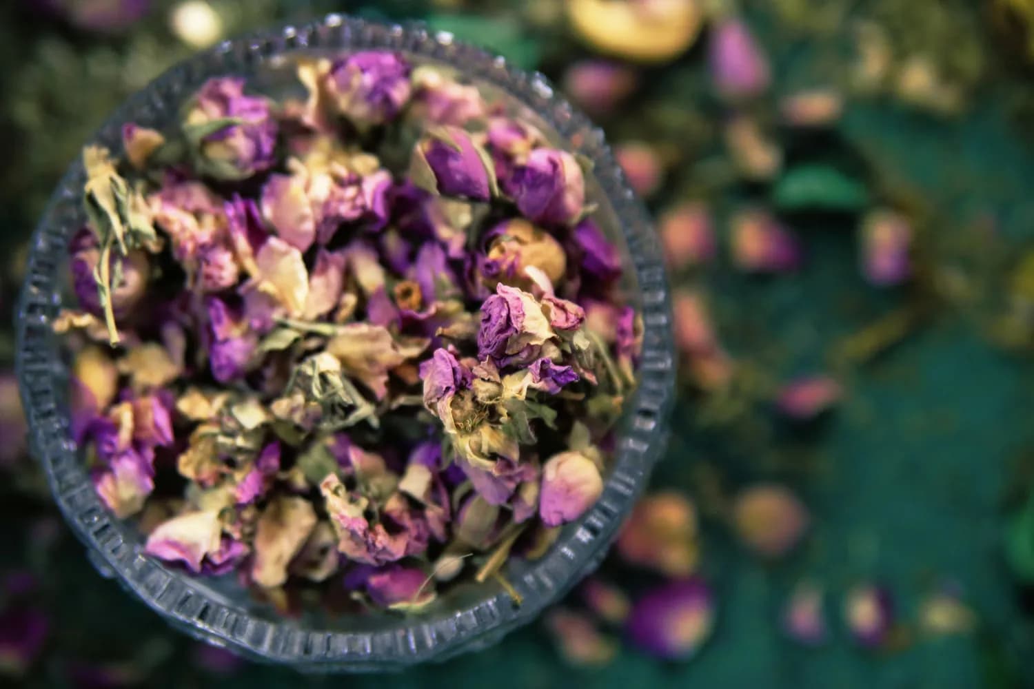 秋冬养生新选择：白芷玫瑰茶的功效与制作方法