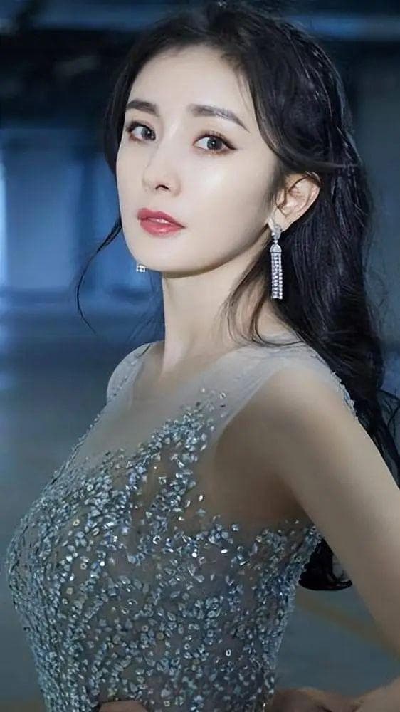 演员经纪公司的专业之道：详解2024年明星出场费，助力高效邀请演出