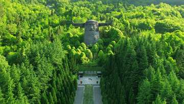 神农架旅游区：华中屋脊上的生态明珠