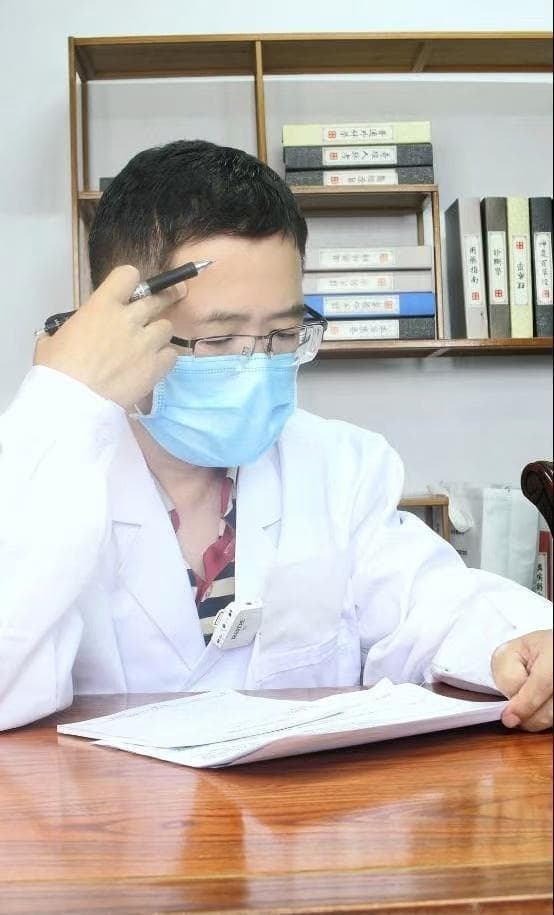 中医皮肤科都金辉医生：中医上，荨麻疹的原因是什么？