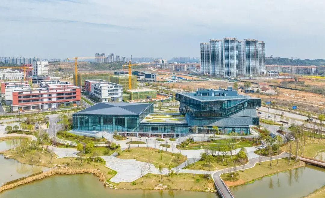 新质生产力引领武汉新城建设