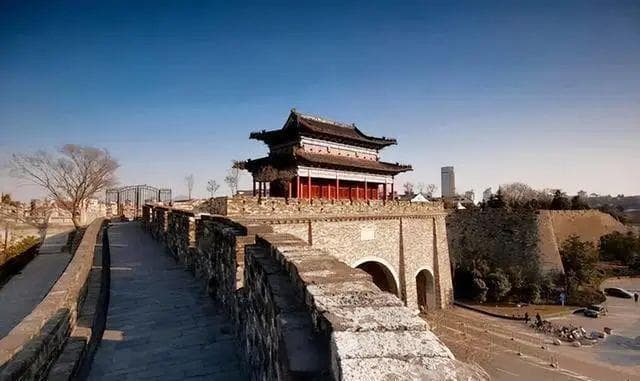 我国并不是两京制”，为什么新中国成立后，并没给南京改名？