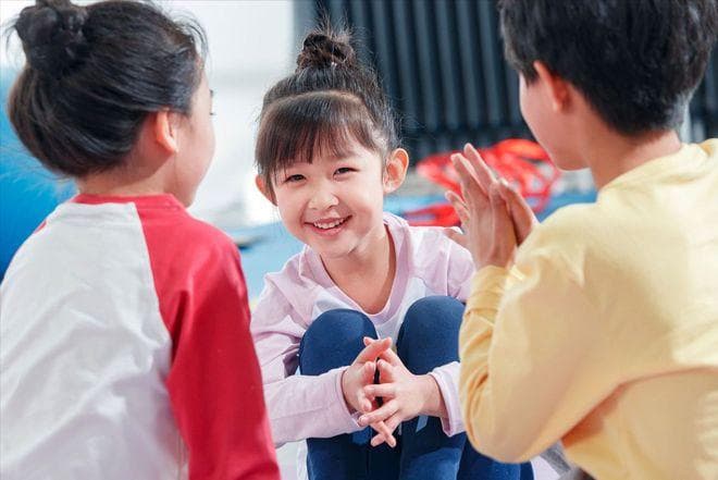过年走亲戚串门，这3个礼仪告诉孩子，孩子人见人爱