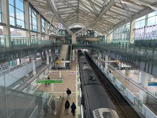 动车站台膜结构：打造未来铁路站台的灵动与美感