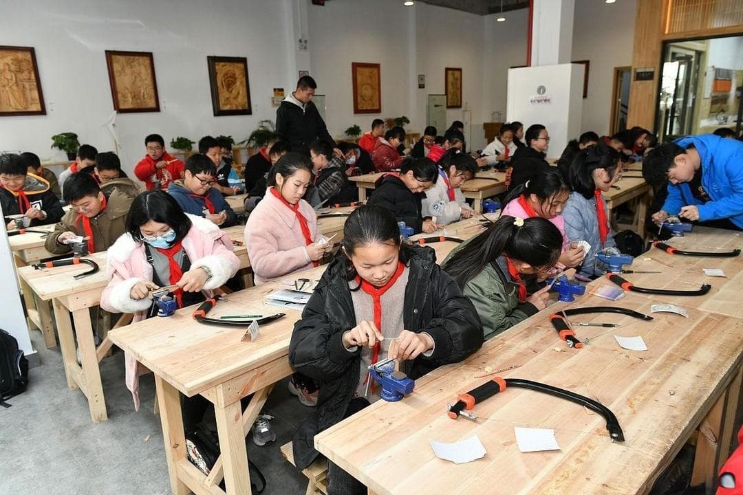 花朵书签怎样做？创意手工，让阅读时光更添一抹春色！