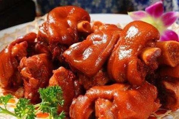高压锅卤猪脚：时间、技巧与完整制作步骤