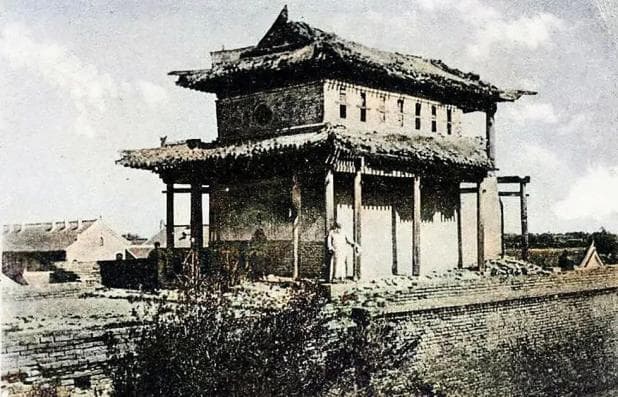 清末时期的大名府（今河北邯郸大名县），牌坊精美，城墙巍峨