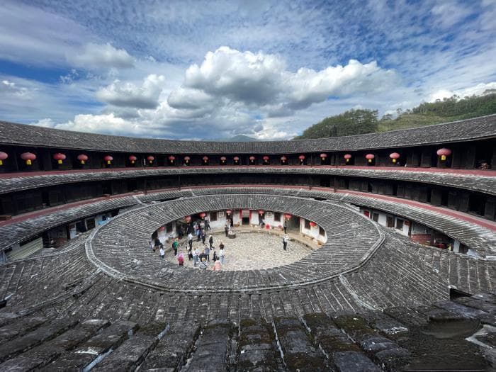 海外华文媒体代表走进福建土楼博物馆：品读土楼文化