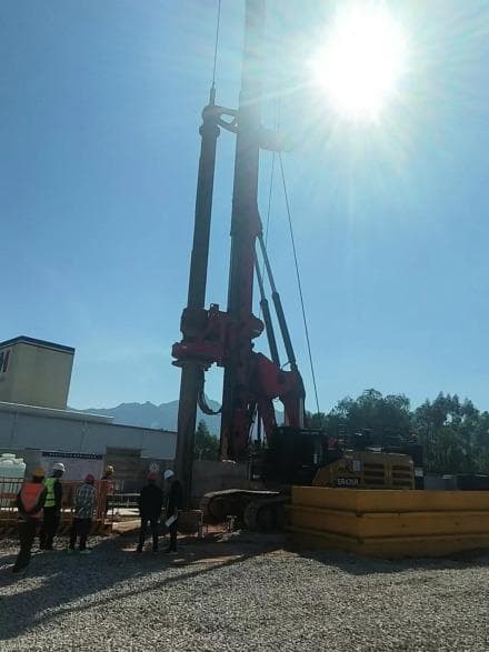 漳汕高速铁路：连接福建漳州与广东汕头的高速铁路项目