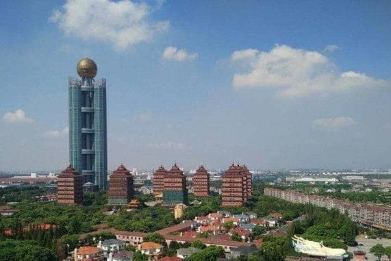 中国最富村：斥资30亿建328米大楼，花3亿造一个大金牛！