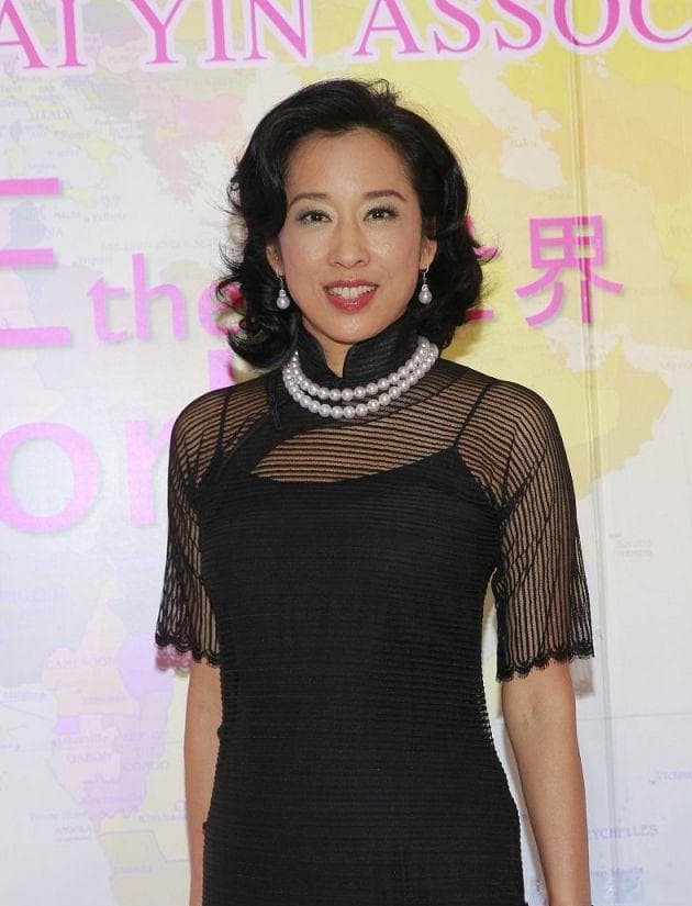 郭晶晶婆婆太豪横，47岁“甩”霍震霆，50岁再嫁百亿富豪罗康瑞