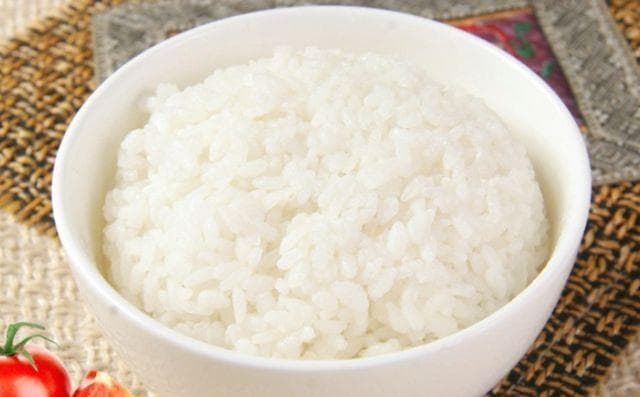 米饭二次加热后会致癌？再三提醒：这6种食物别再加热吃