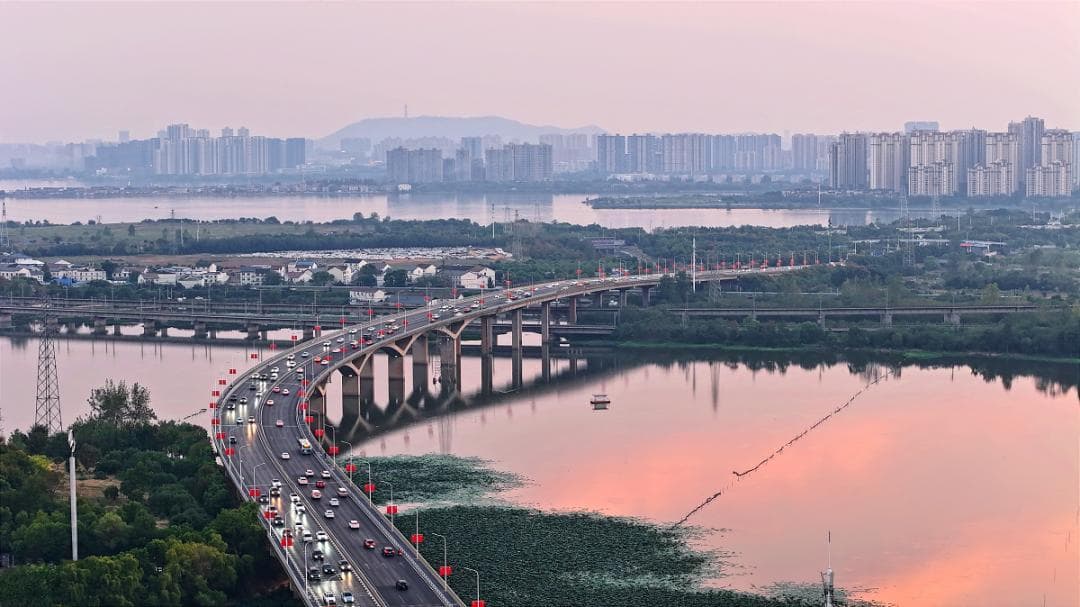城市蓝绿空间系统由“绿量”向“绿质”转变的规划路径